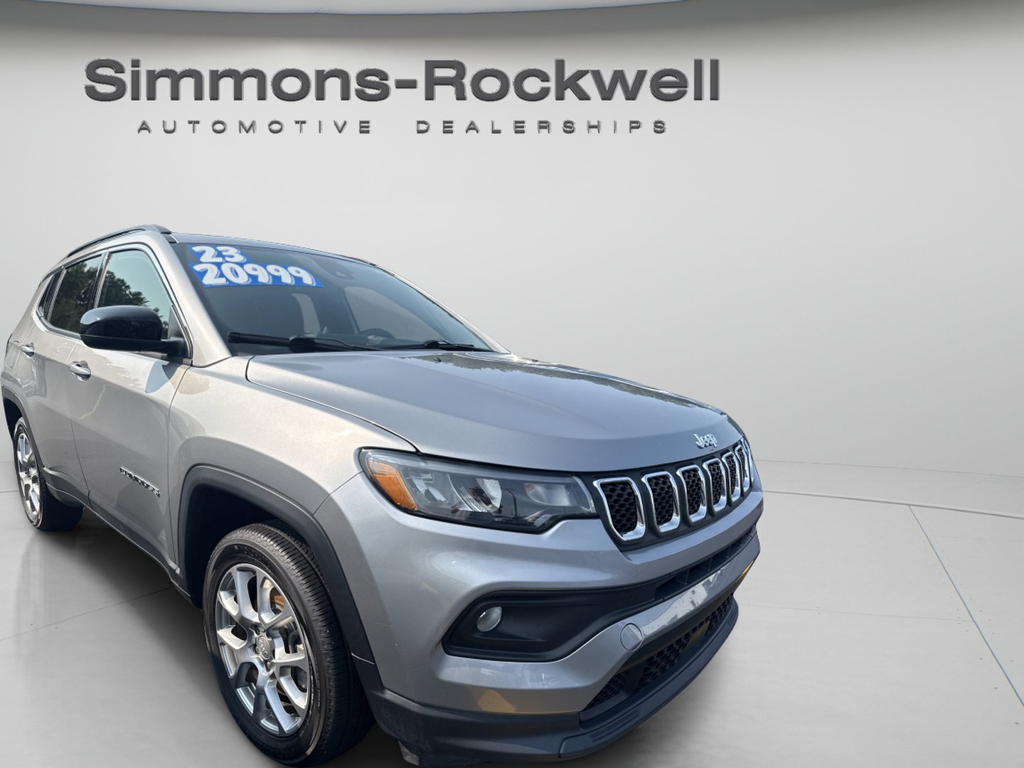 Used 2023 Jeep Compass Latitude AWD/4WD image 5