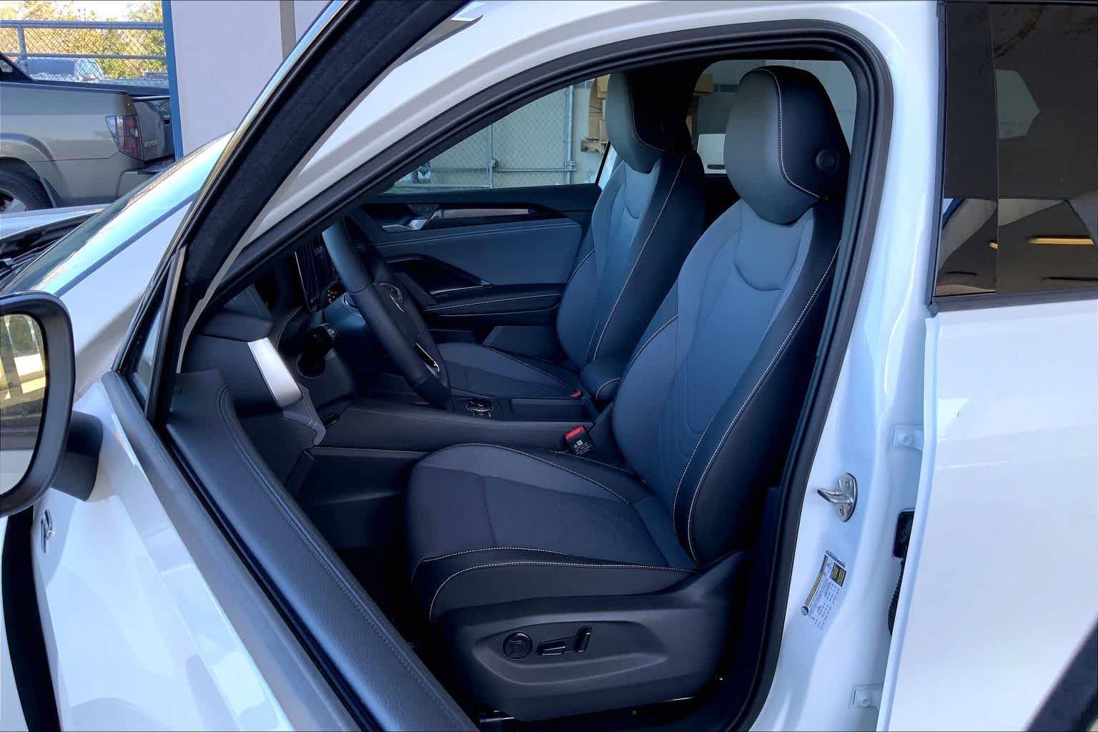 Used 2026 Volkswagen Tiguan SE R-Line FWD image 9