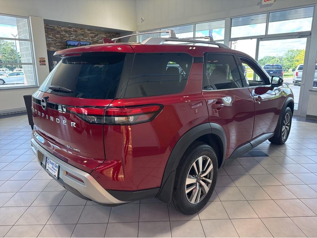 Used 2023 Nissan Pathfinder SL AWD/4WD image 12
