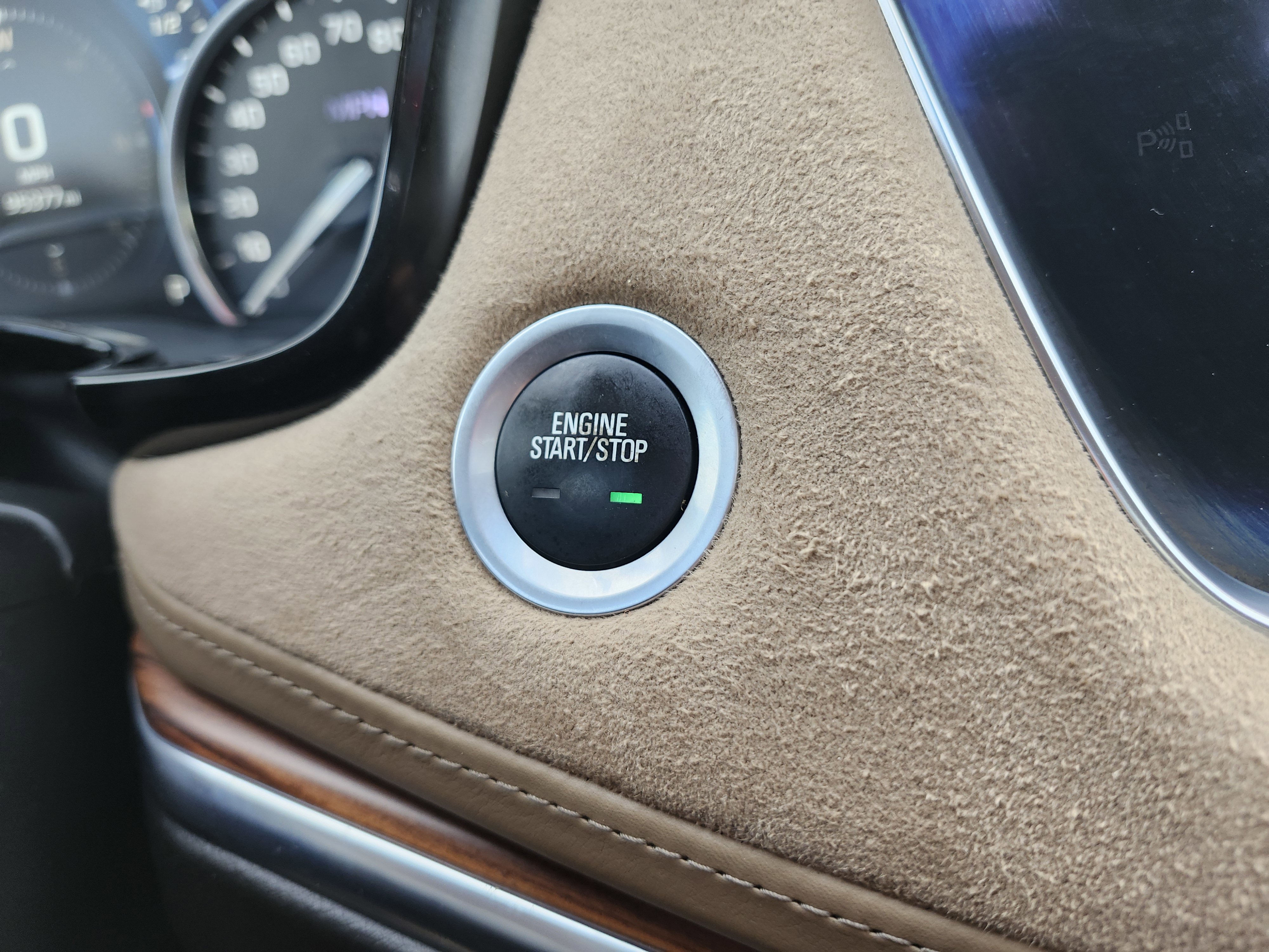 Used 2017 Cadillac XT5 Platinum AWD/4WD image 9