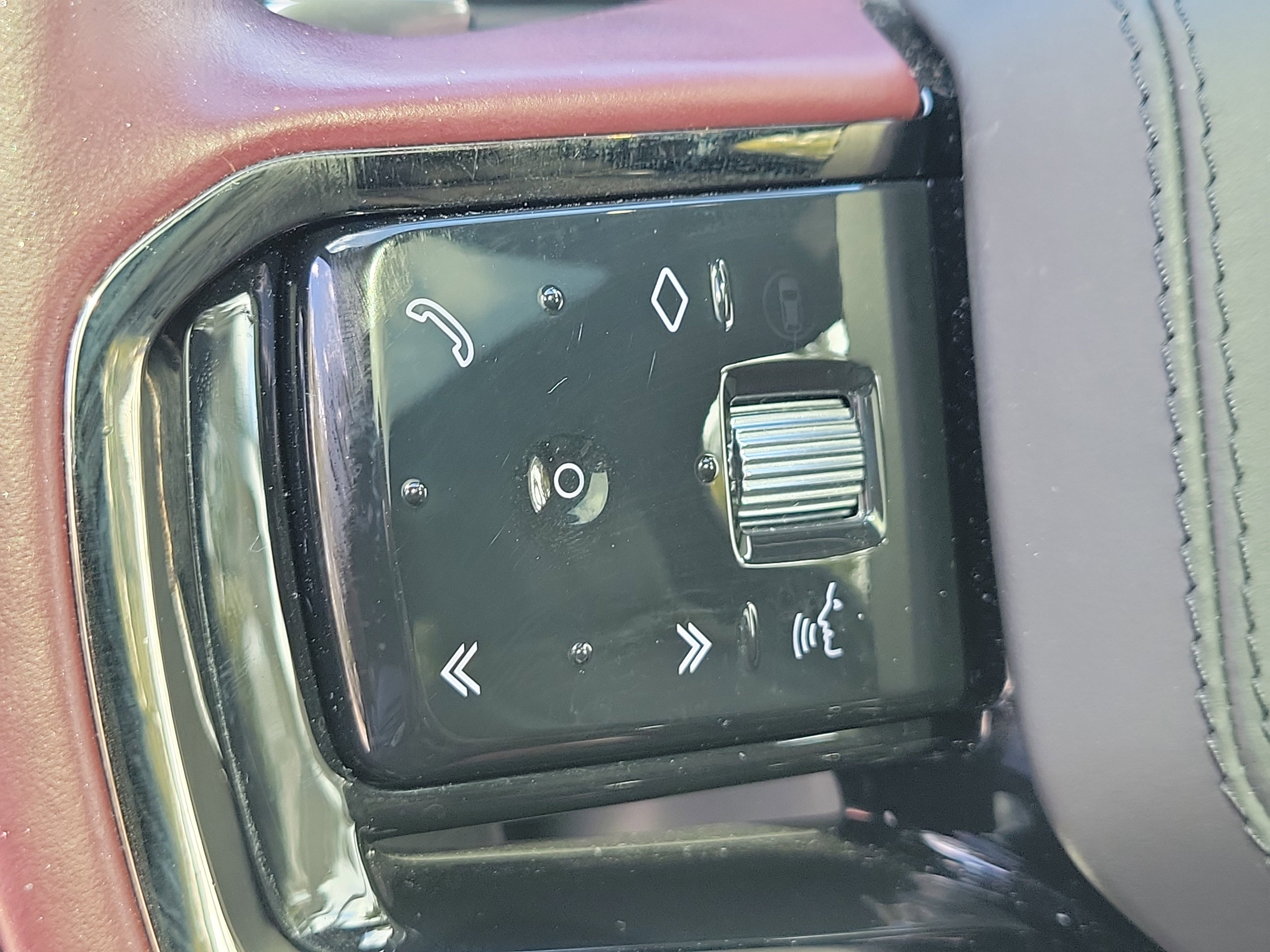 Used 2024 Land Rover Range Rover Velar Dynamic HSE image 26