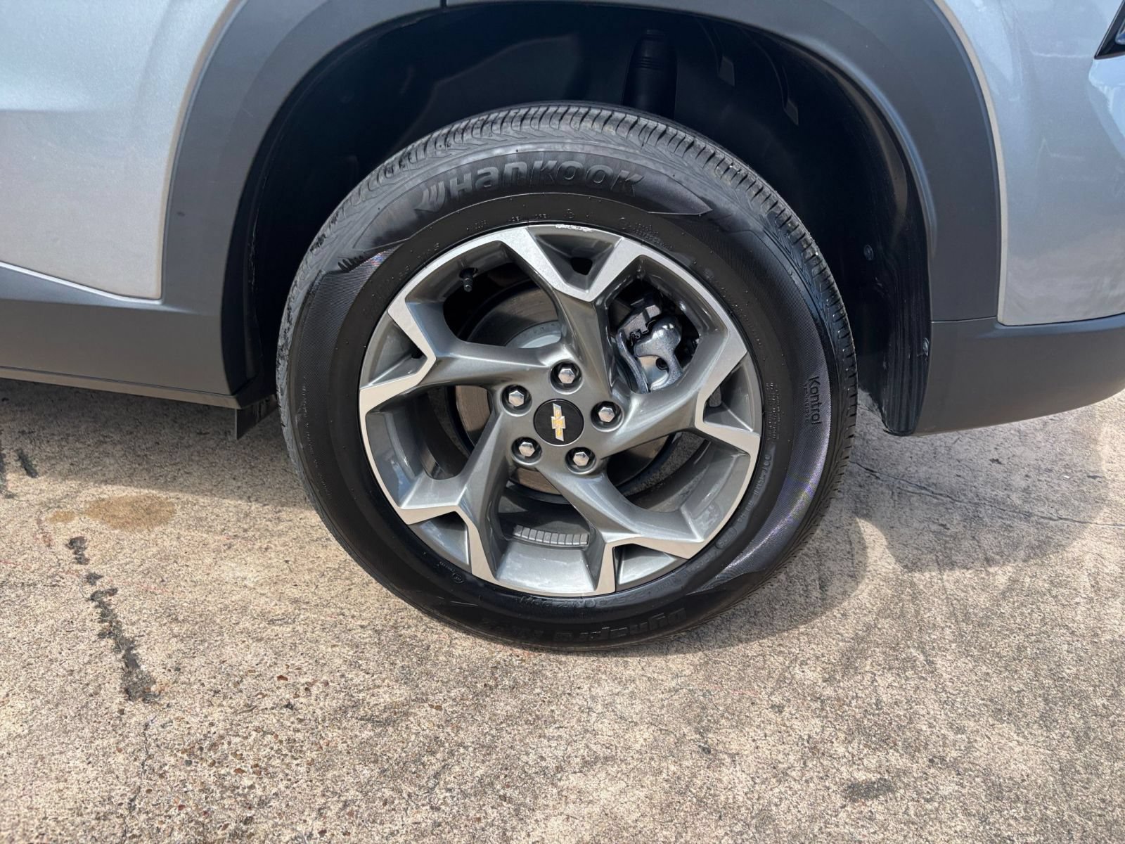 Used 2025 Chevrolet Trax LT FWD image 29