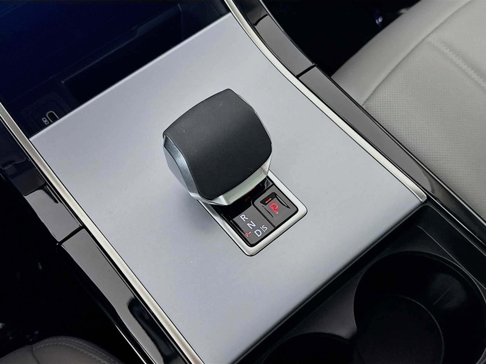 Used 2025 Land Rover Range Rover Evoque S image 17