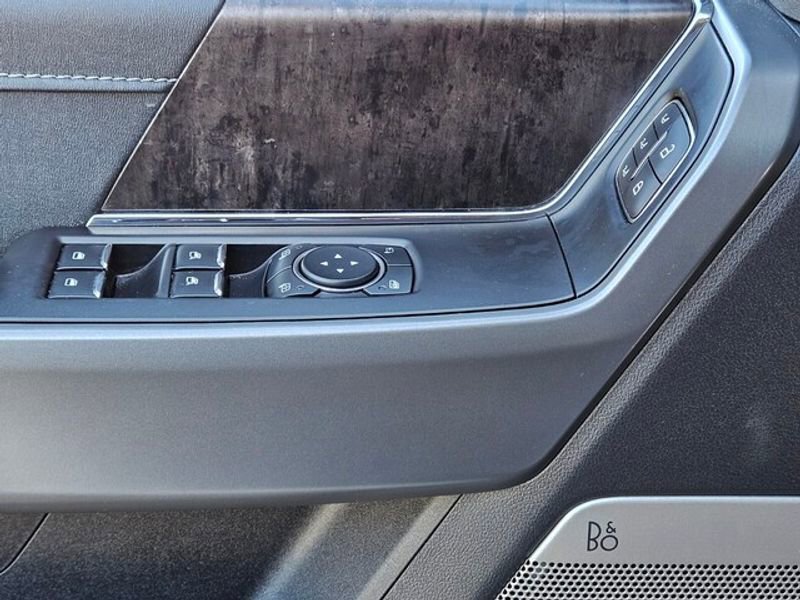 Used 2023 Ford F150 Lariat w/ Trailer Tow Package image 27