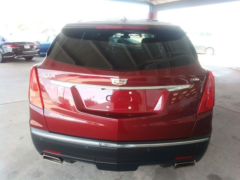 Used 2017 Cadillac XT5 Luxury w/ Driver Awareness Package FWD image 6