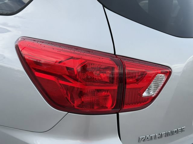 Used 2019 Nissan Pathfinder S AWD/4WD image 13
