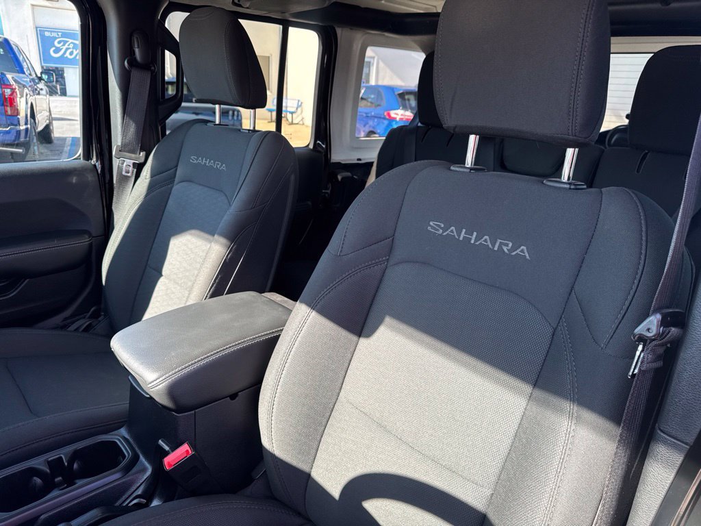 Used 2019 Jeep Wrangler Unlimited Sahara w/ Uconnect 4C Nav & Sound Group AWD/4WD image 17