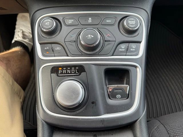 Used 2015 Chrysler 200 Limited FWD image 28