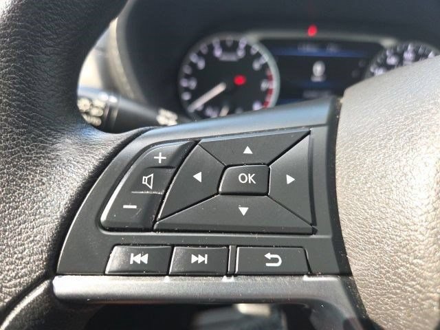 Used 2025 Nissan Sentra SV FWD image 17