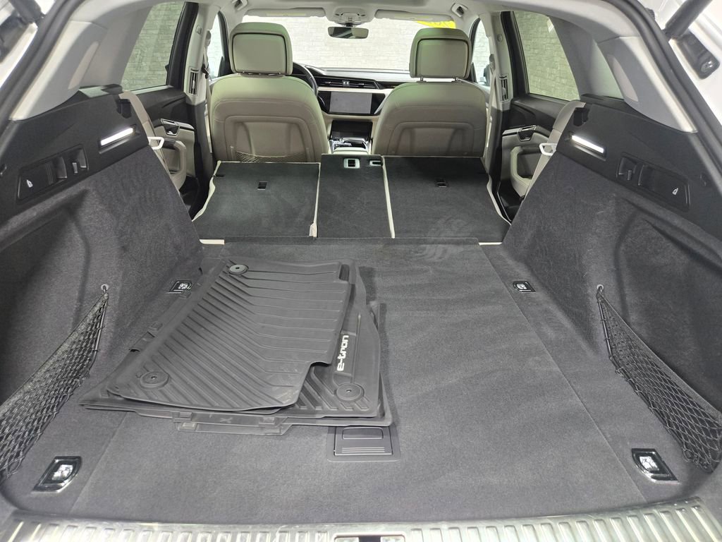 Used 2022 Audi e-tron Premium Plus w/ Premium Plus Package image 47