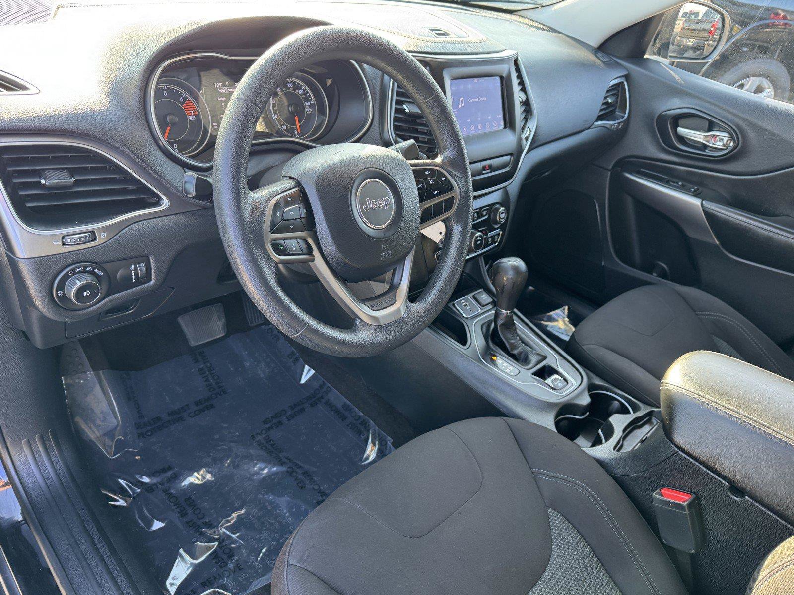 Used 2019 Jeep Cherokee Latitude w/ Popular Appearance Group FWD image 13