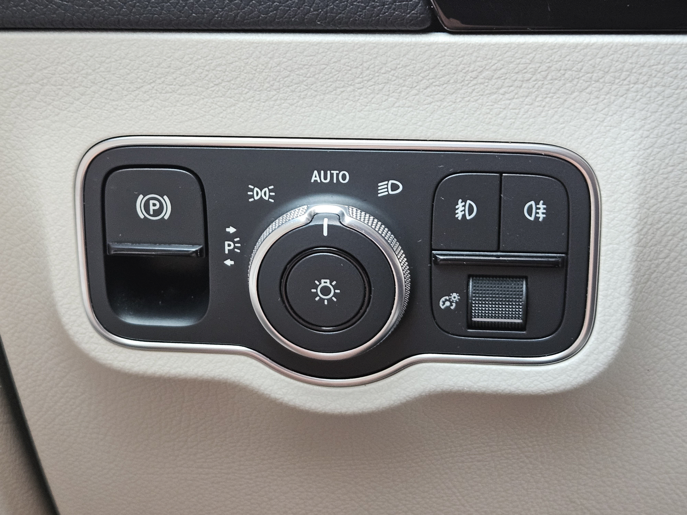 Certified 2022 Mercedes-Benz GLA 250 w/ Premium Package Lite image 18