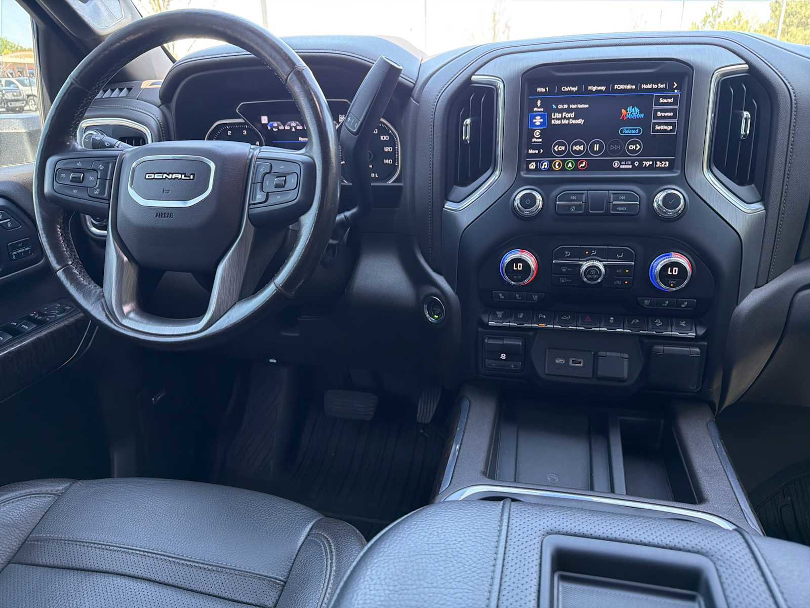 Used 2022 GMC Sierra 2500 Denali w/ Denali Ultimate Package image 3