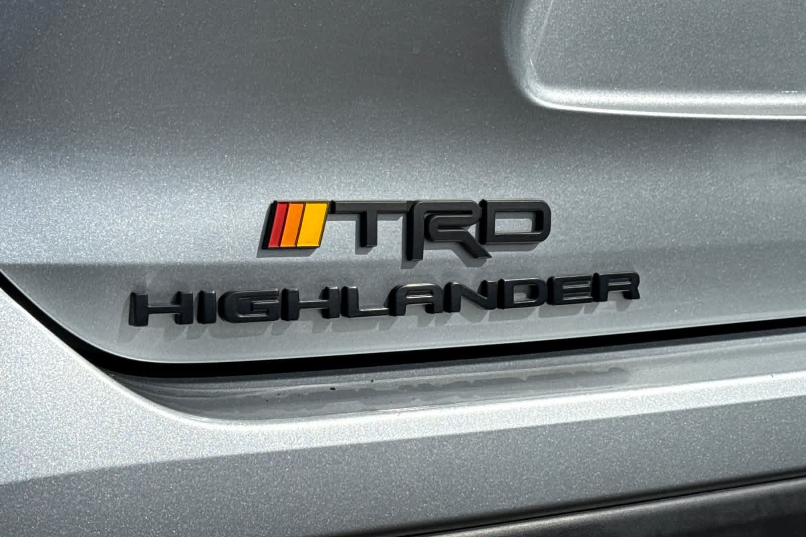 Used 2022 Toyota Highlander XLE AWD/4WD image 28