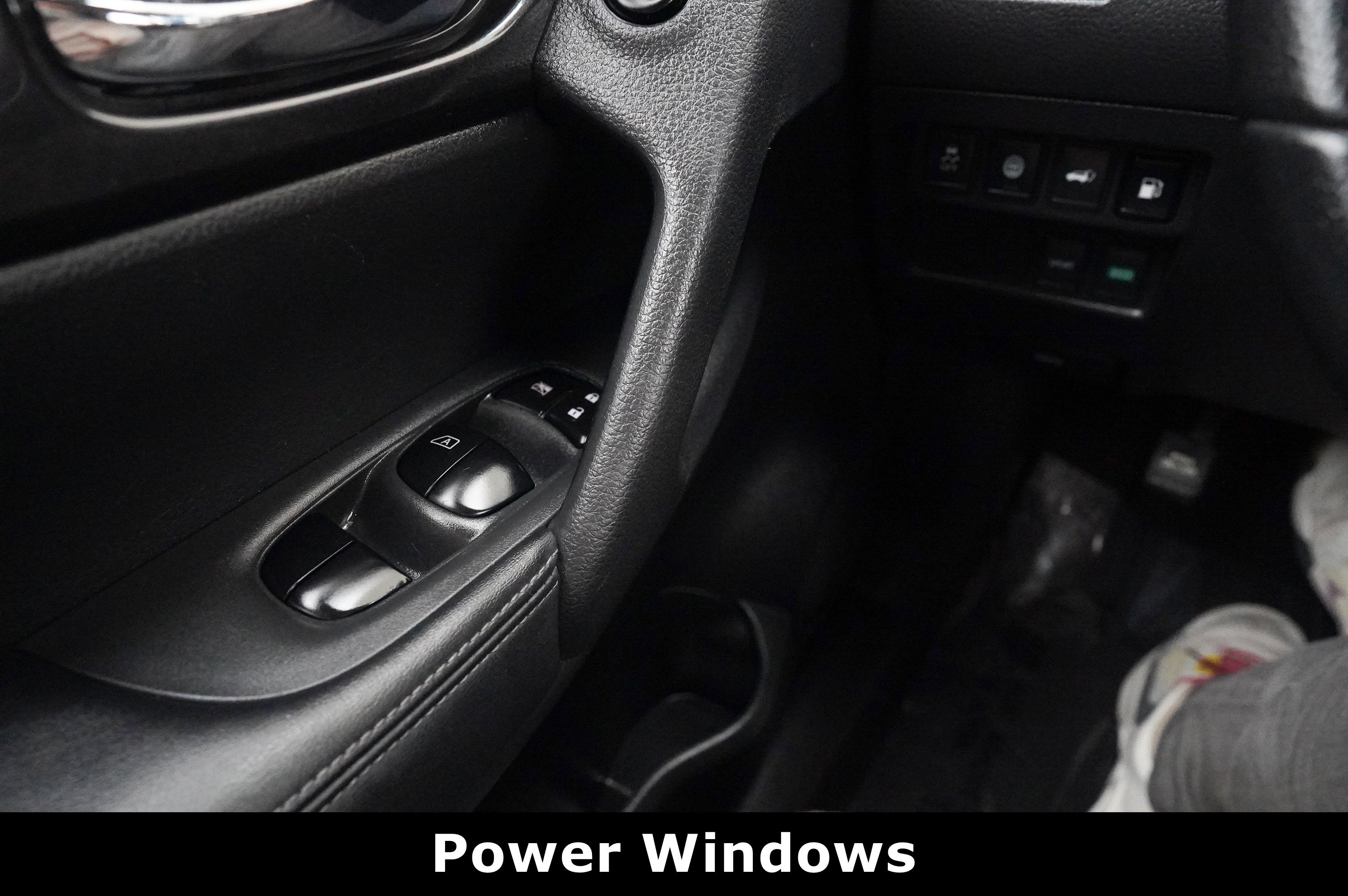 Used 2019 Nissan Rogue SV image 29