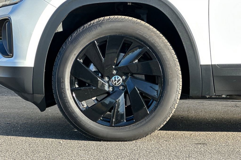 Used 2024 Volkswagen Atlas Cross Sport SE image 27