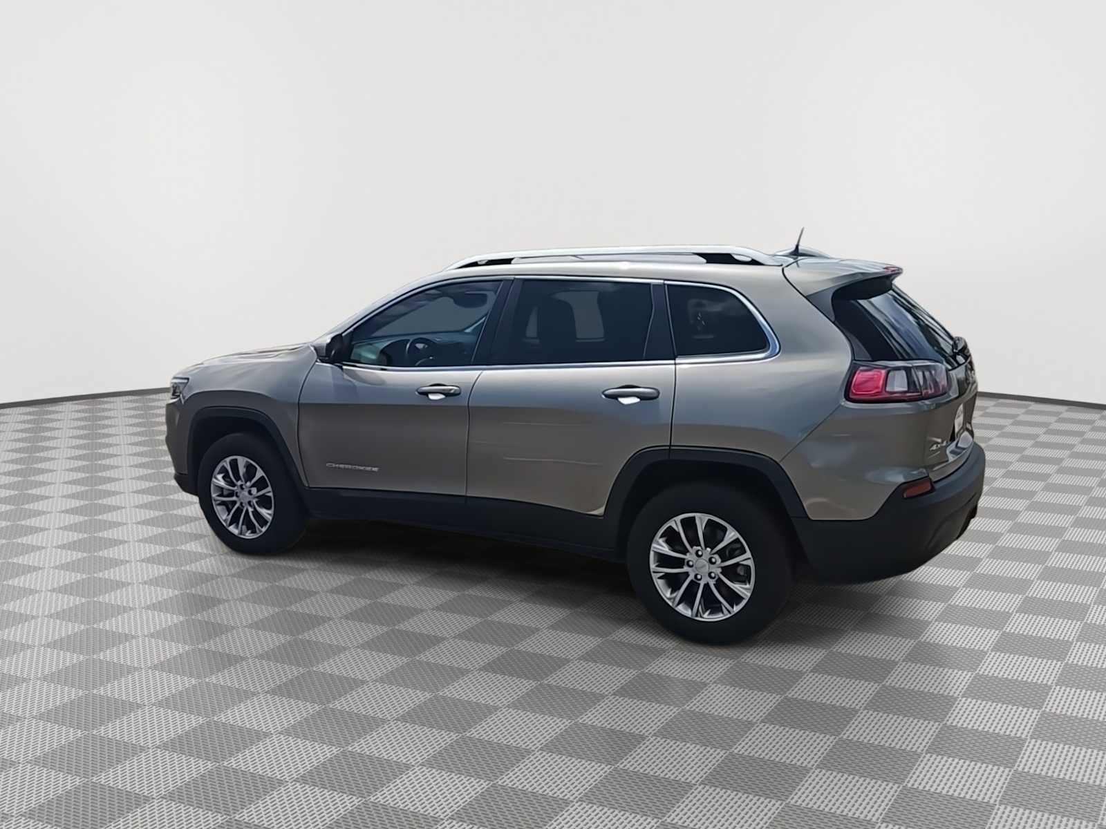Used 2021 Jeep Cherokee Latitude Plus w/ Mopar Interior Package AWD/4WD image 6