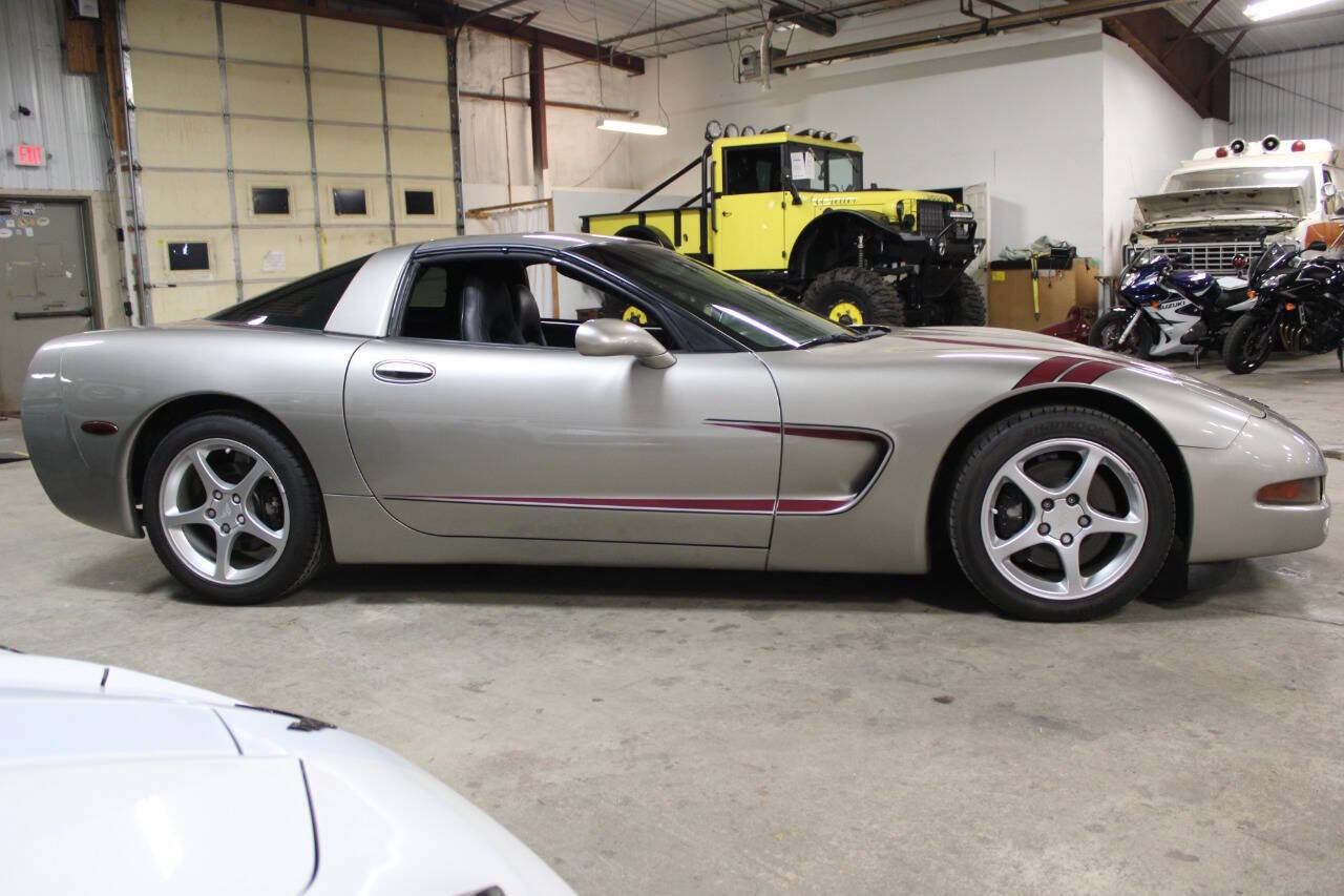 Used 2001 Chevrolet Corvette Coupe w/ Preferred Equipment Group2 RWD image 7