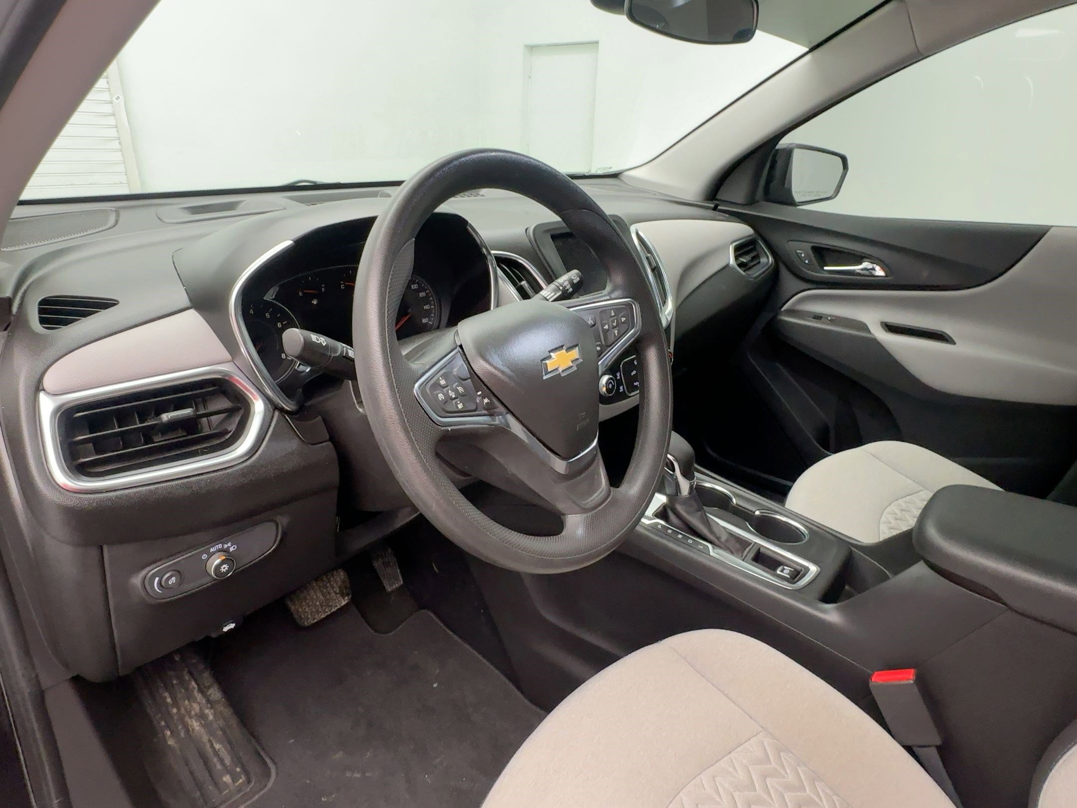 Used 2024 Chevrolet Equinox LS w/ LS Convenience Package image 4