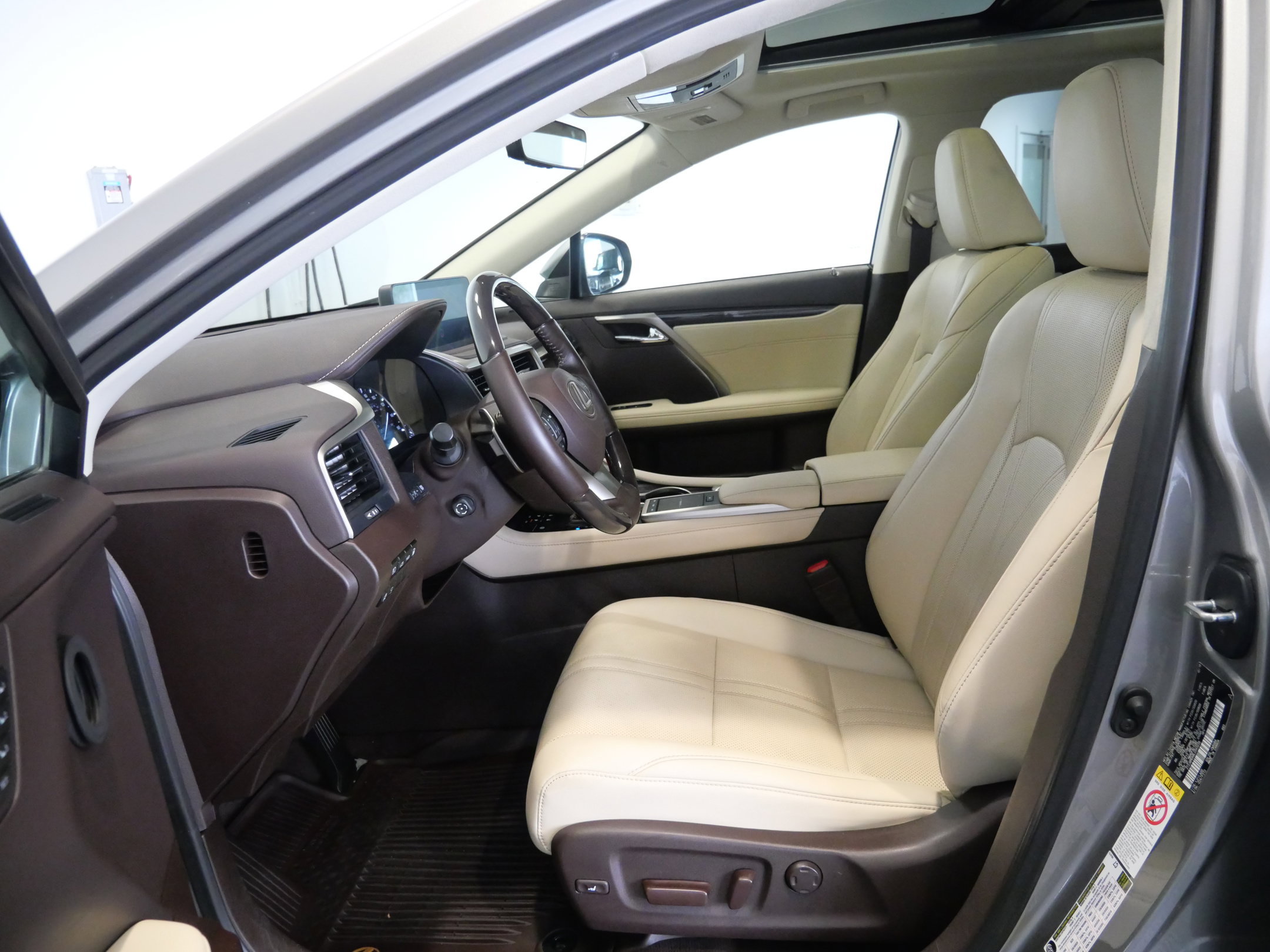 Used 2020 Lexus RX 450h AWD w/ Luxury Package image 15
