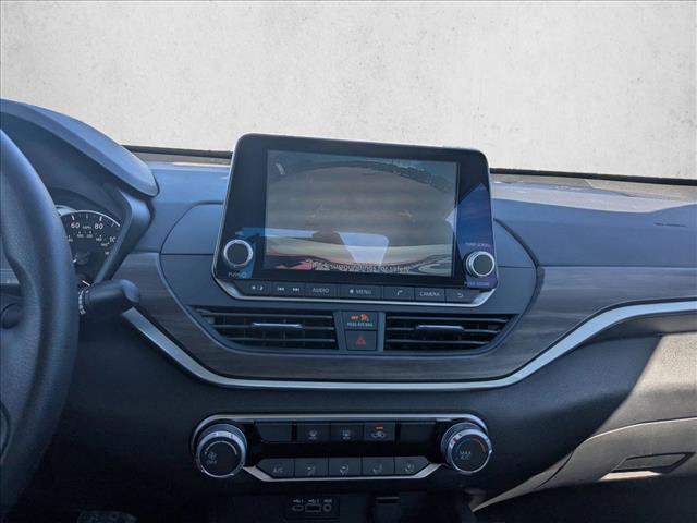 Used 2025 Nissan Altima 2.5 SV image 14