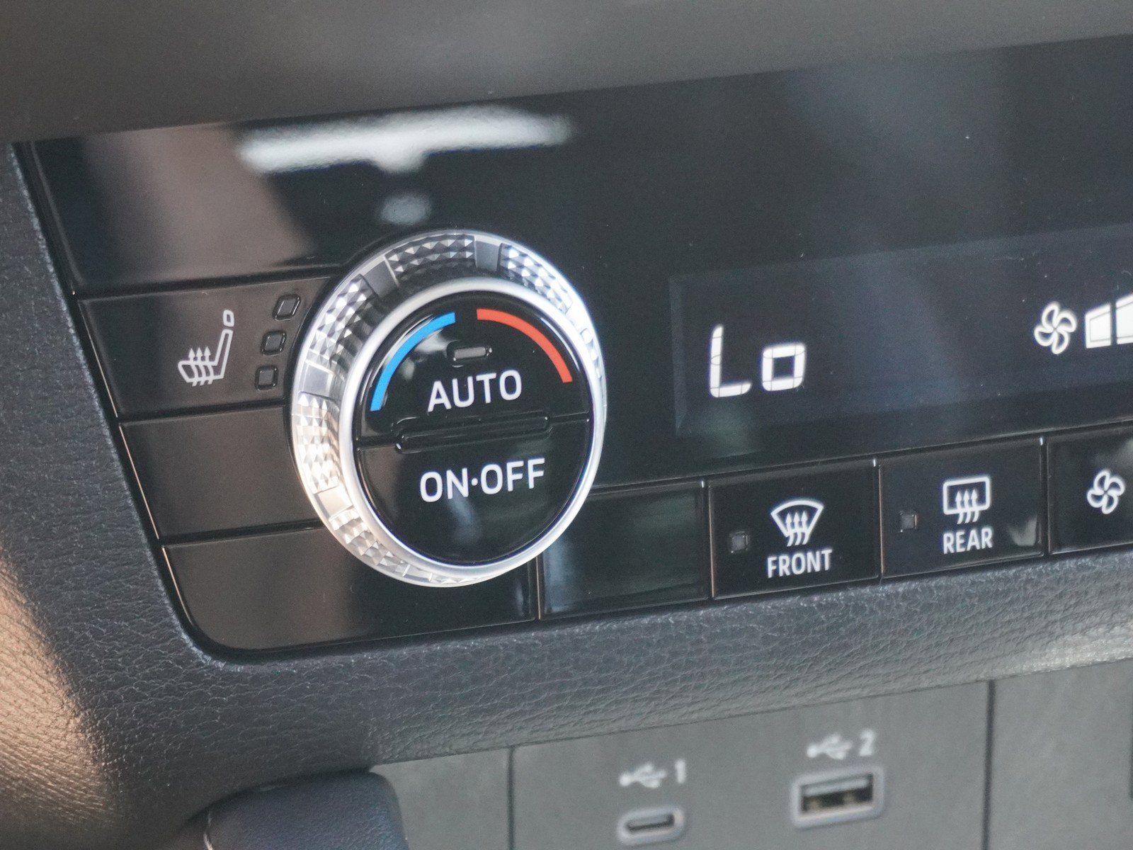 Used 2023 Mitsubishi Outlander SE image 23