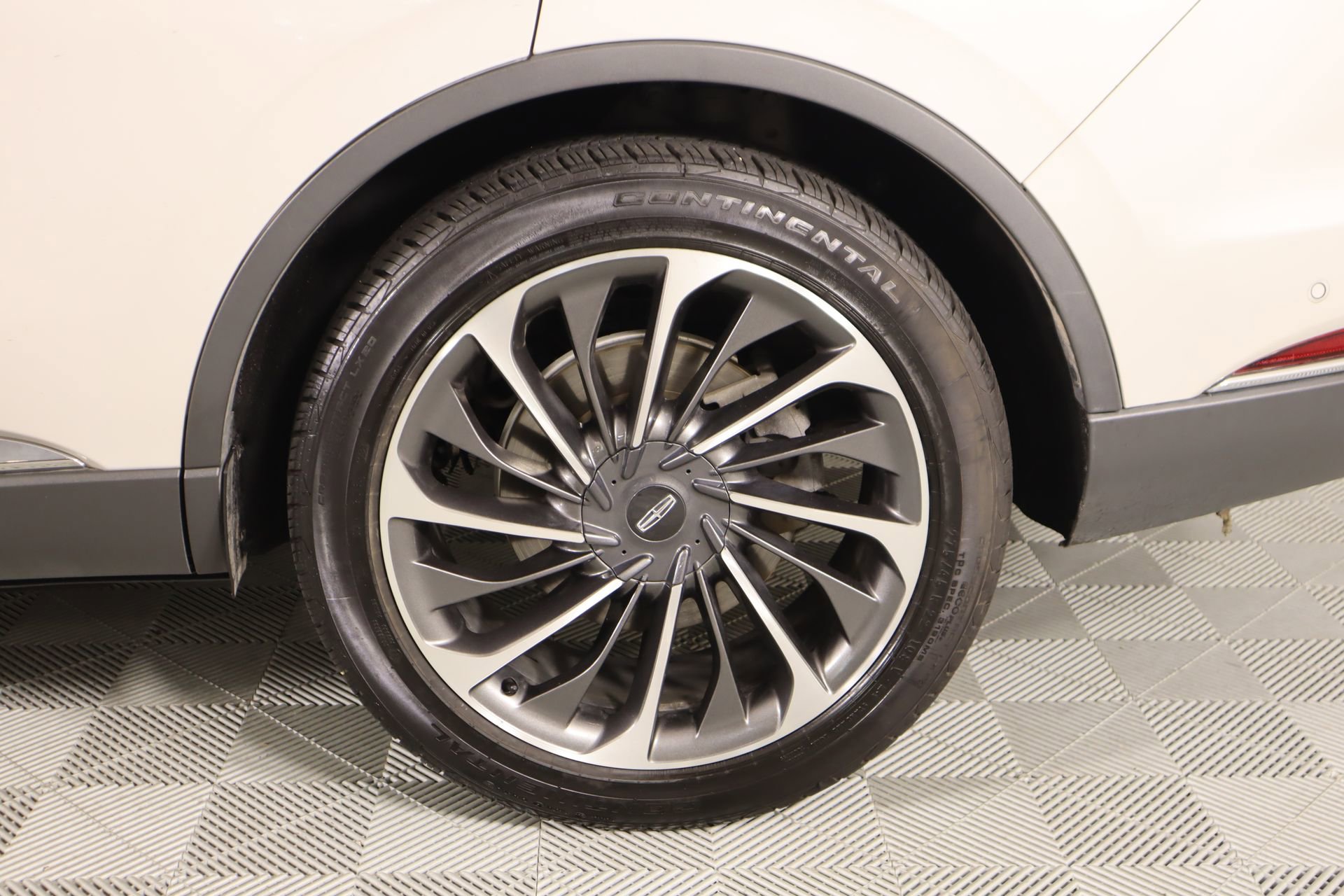 Used 2020 Lincoln Aviator Reserve w/ Equipment Group 202A image 20