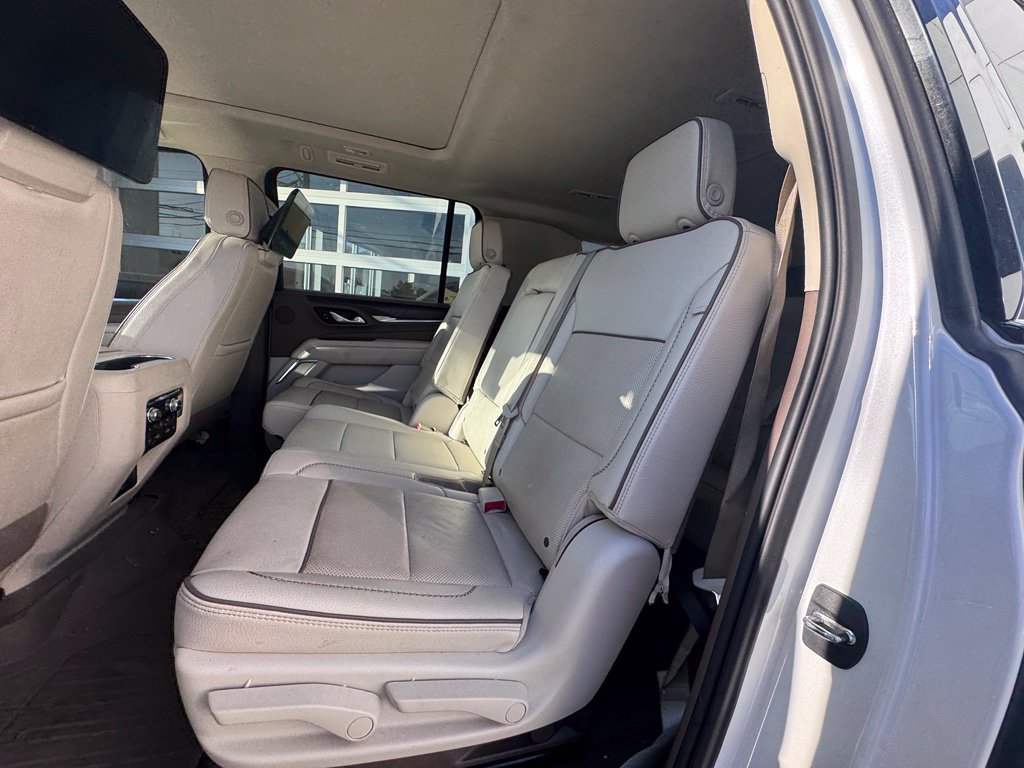 Used 2023 GMC Yukon XL Denali w/ Denali Reserve Package AWD/4WD image 23