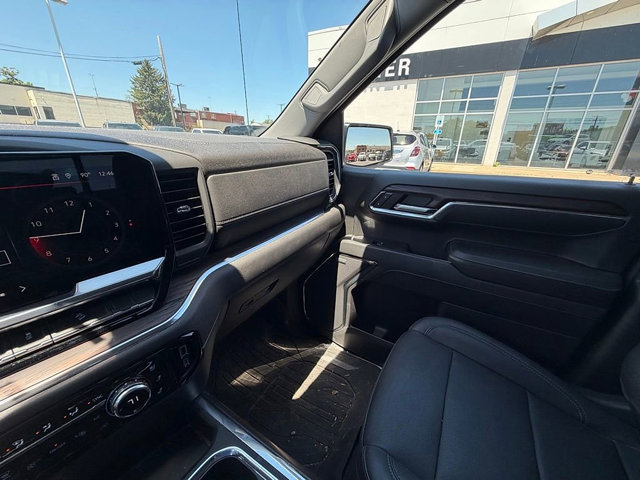 Used 2023 GMC Sierra 1500 SLT w/ SLT Premium Package AWD/4WD image 40