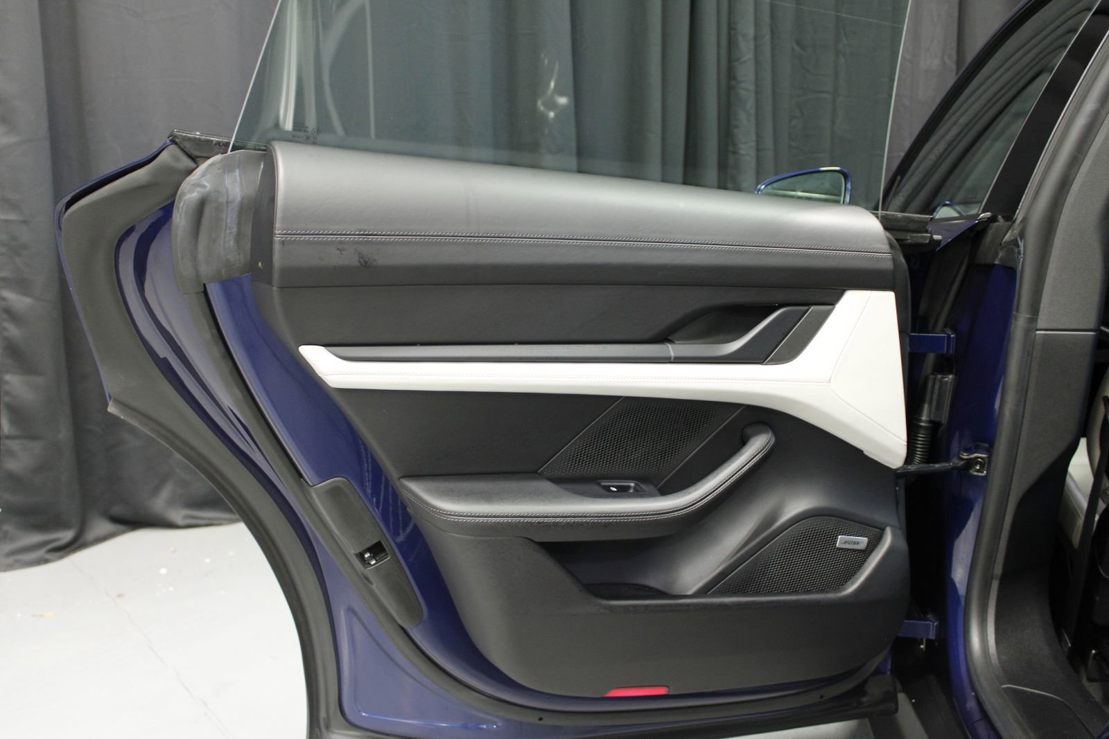 Certified 2021 Porsche Taycan image 24