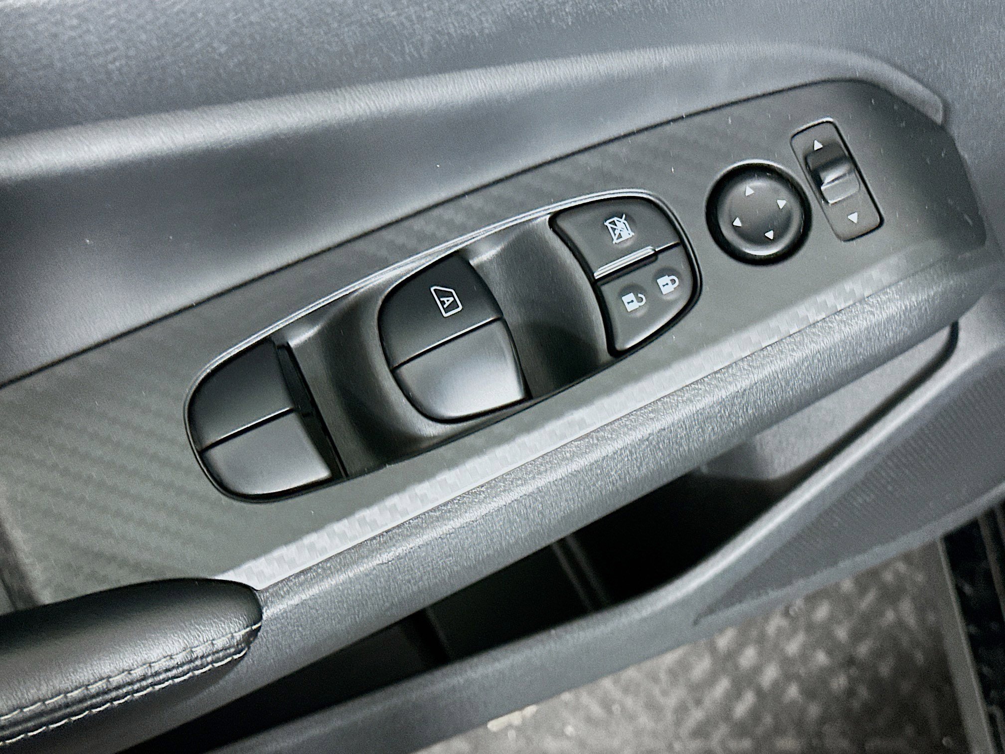 Used 2025 Nissan Altima 2.5 SV image 15