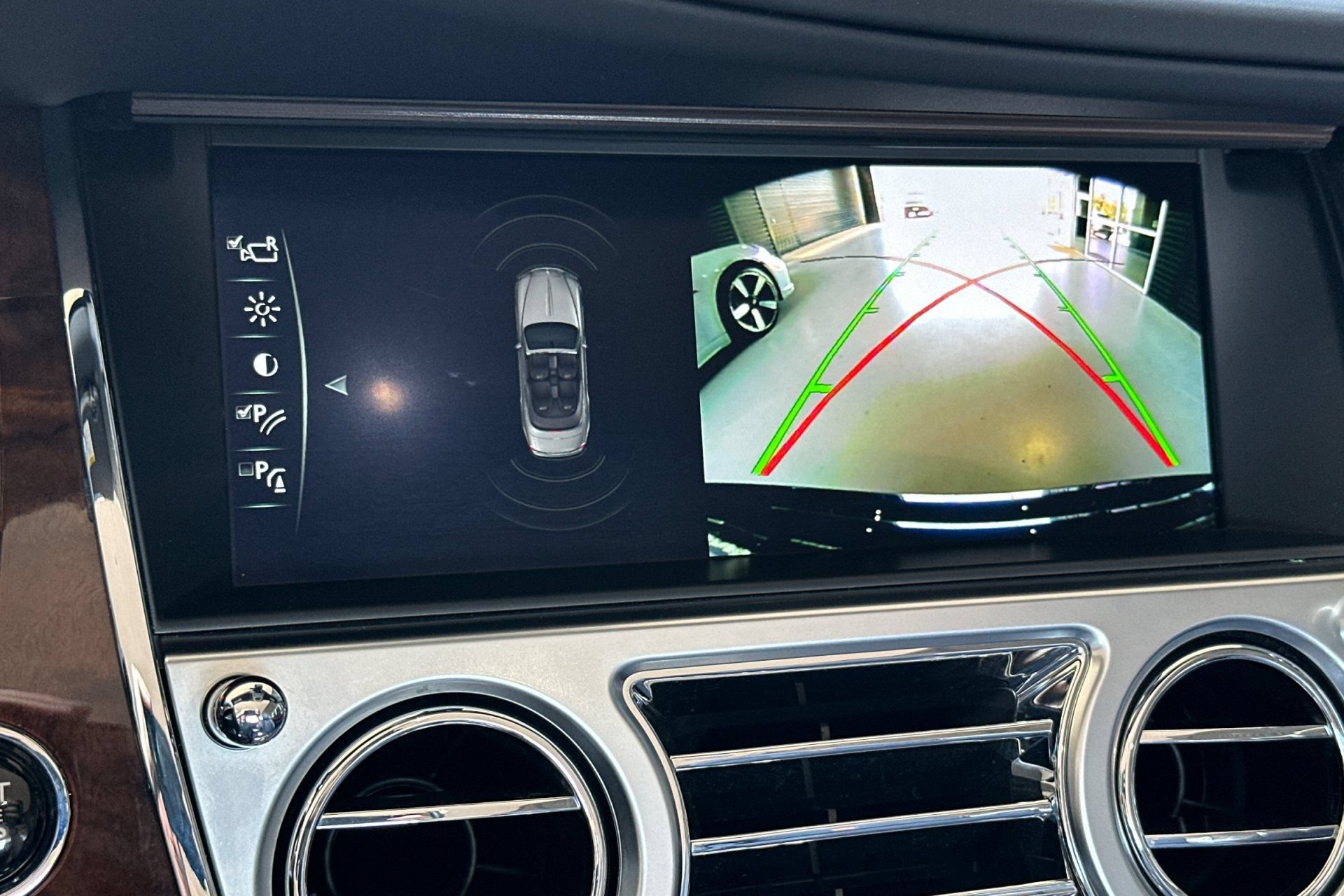 Used 2019 Rolls-Royce Dawn RWD image 24