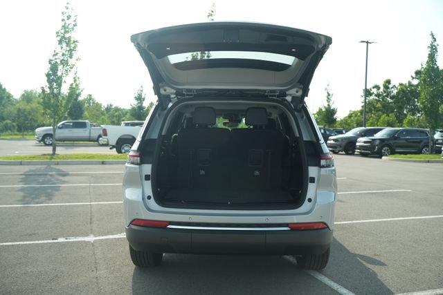 Used 2023 Jeep Grand Cherokee L Limited AWD/4WD image 18