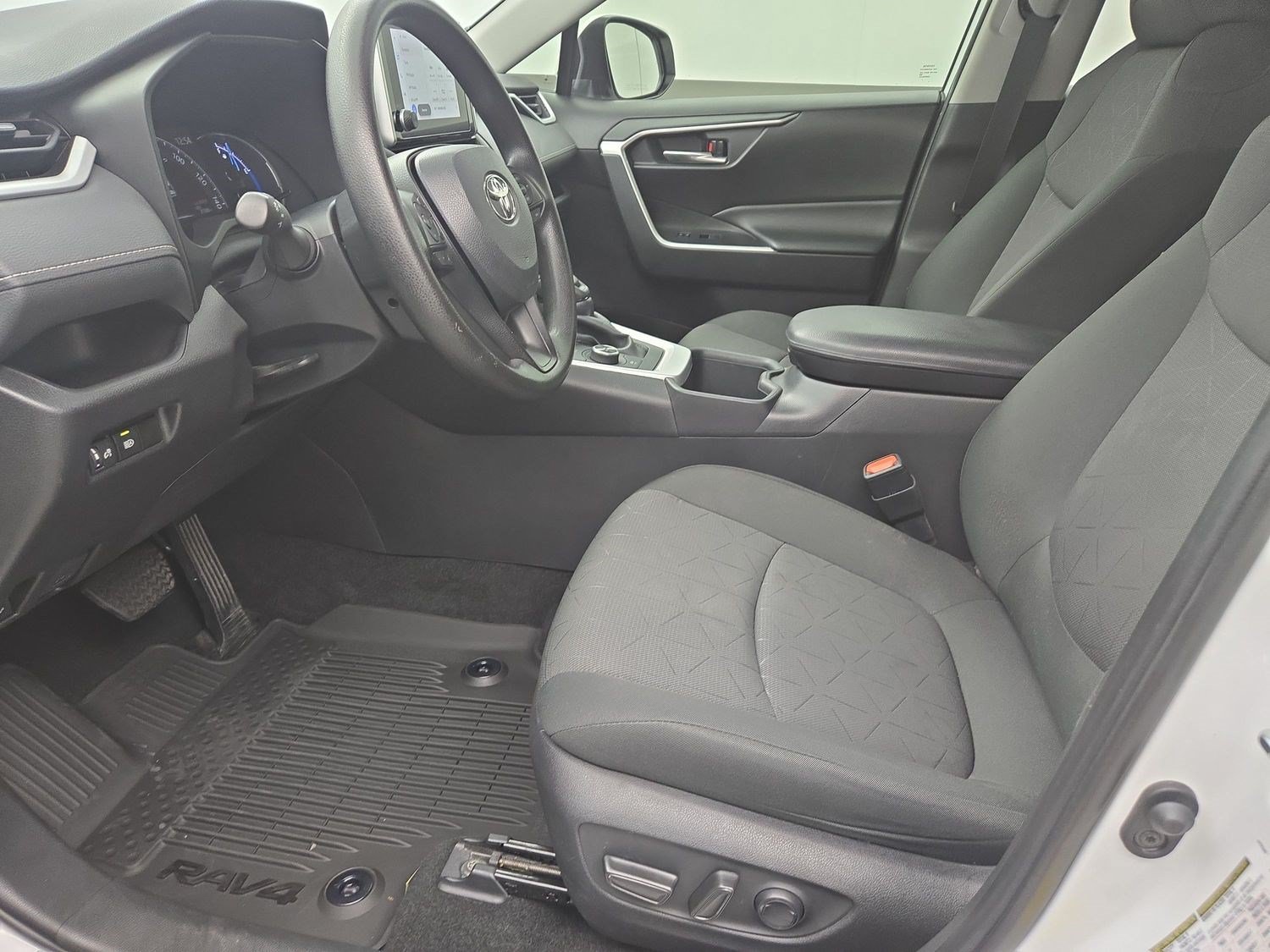 Used 2024 Toyota RAV4 XLE AWD/4WD image 15