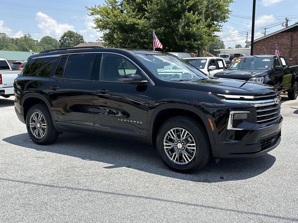 New 2025 Chevrolet Traverse LT image 2