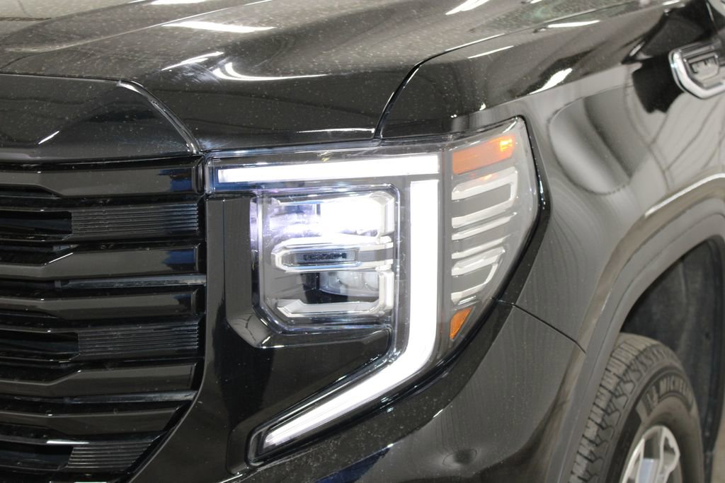 Used 2025 GMC Sierra 1500 SLT image 13