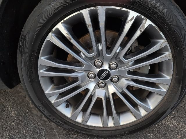 Used 2017 Lincoln MKX Reserve w/ Lincoln MKX Climate Package image 28