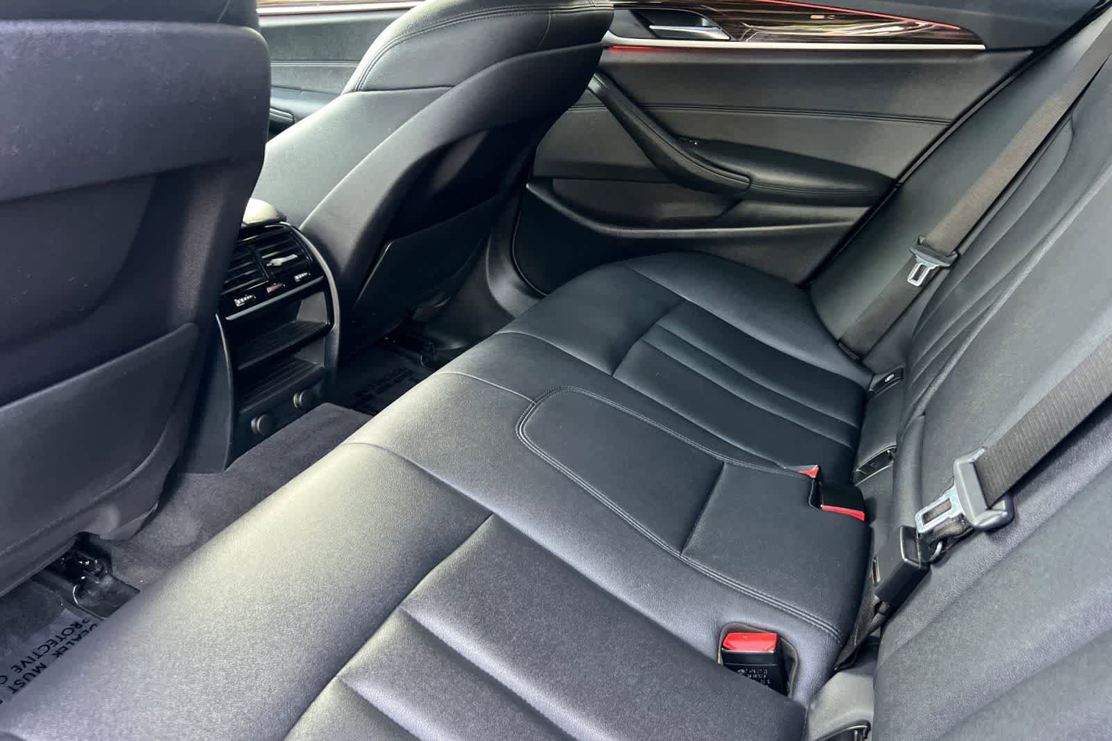 Used 2018 BMW 530e w/ Premium Package 2 RWD image 5