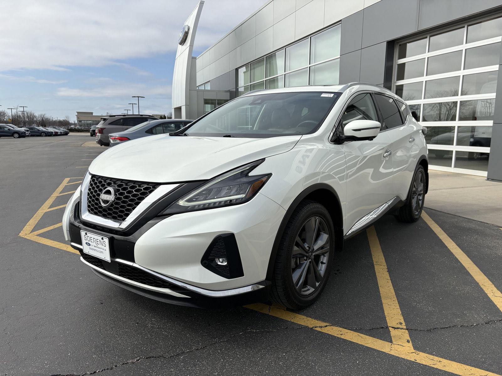 Used 2023 Nissan Murano Platinum image 3