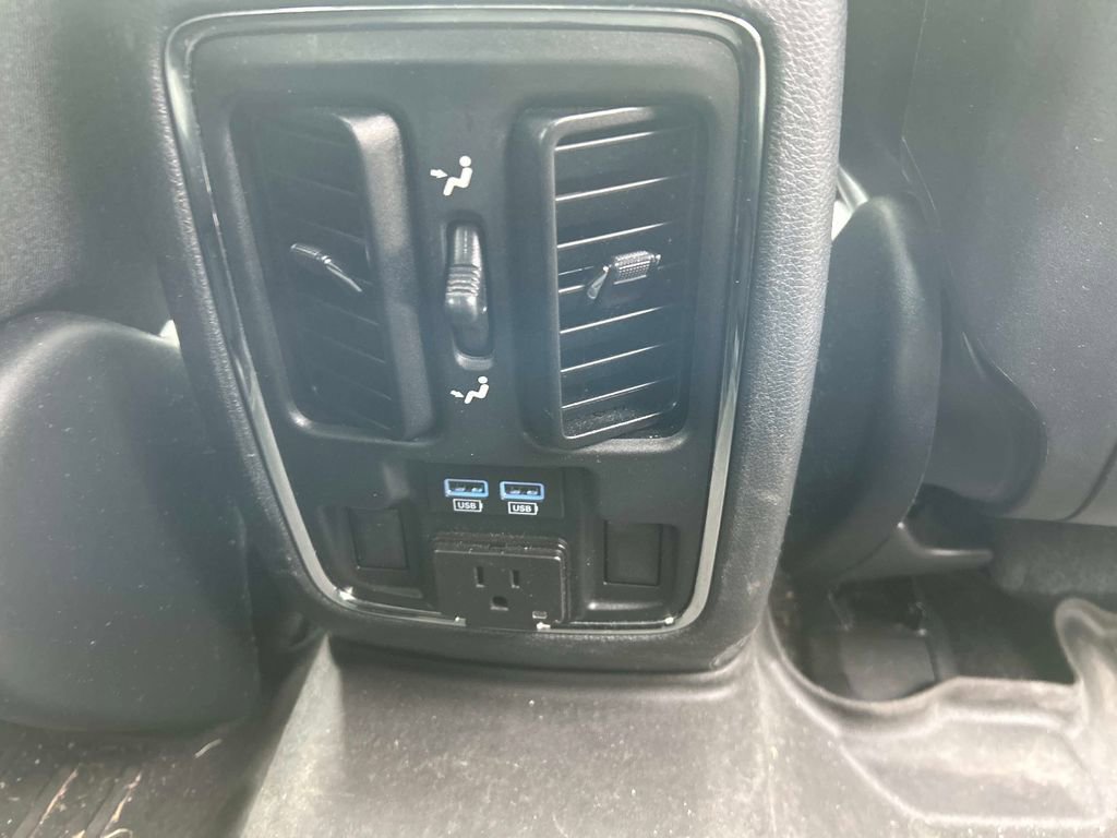 Used 2019 Jeep Grand Cherokee Limited image 14