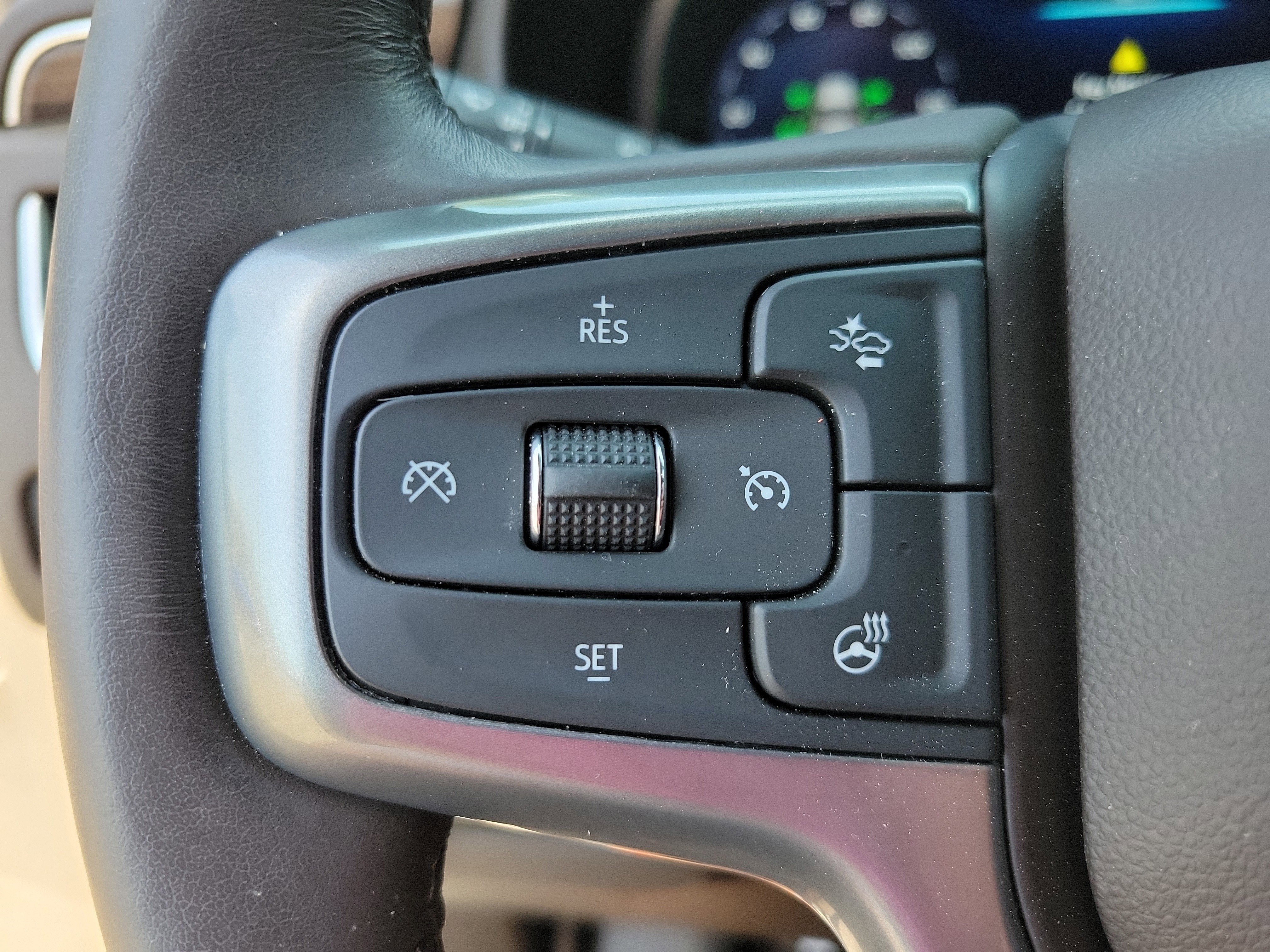 Used 2022 Chevrolet Tahoe Z71 w/ Luxury Package AWD/4WD image 24