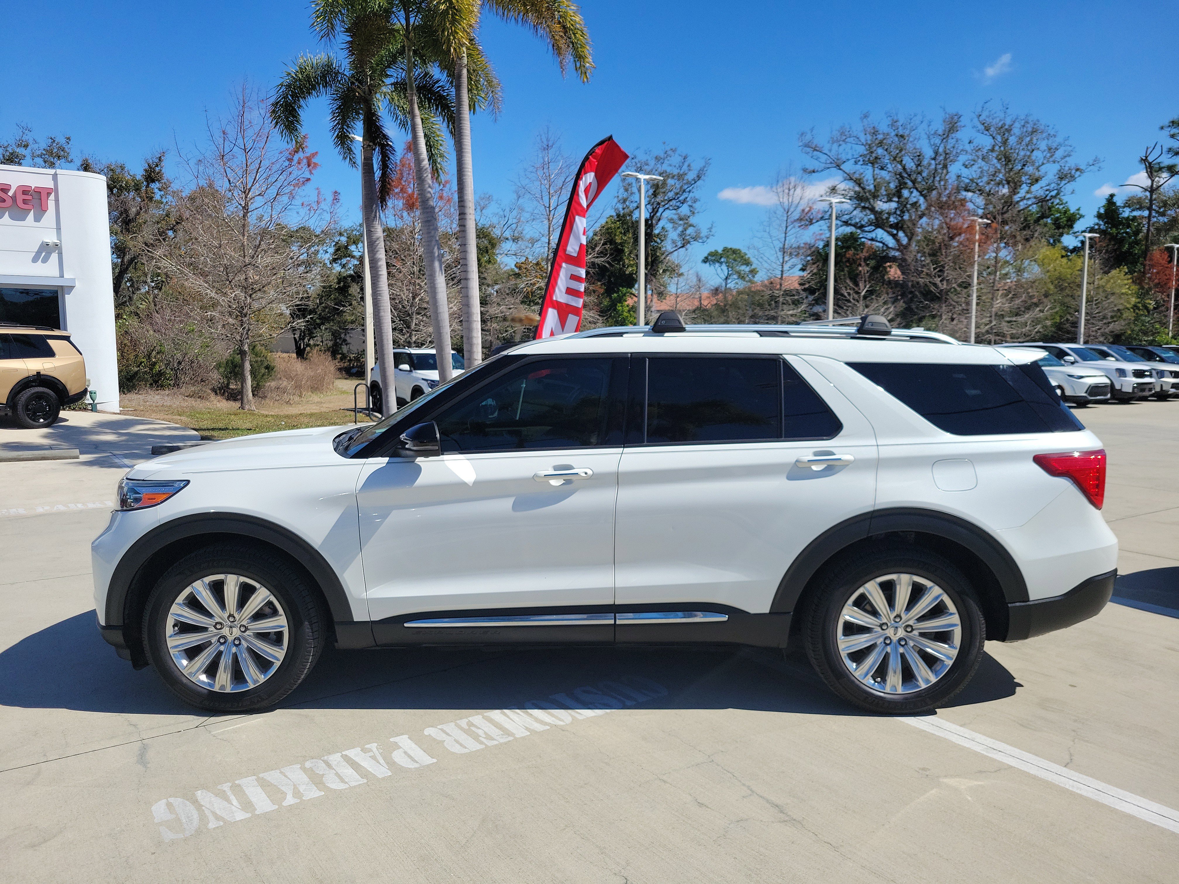 Used 2021 Ford Explorer Limited w/ Equipment Group 301A image 7