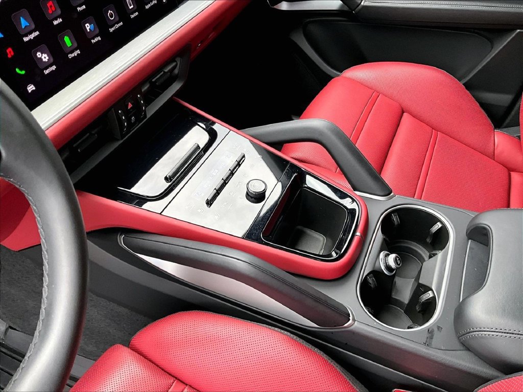 Certified 2025 Porsche Cayenne S AWD/4WD image 17