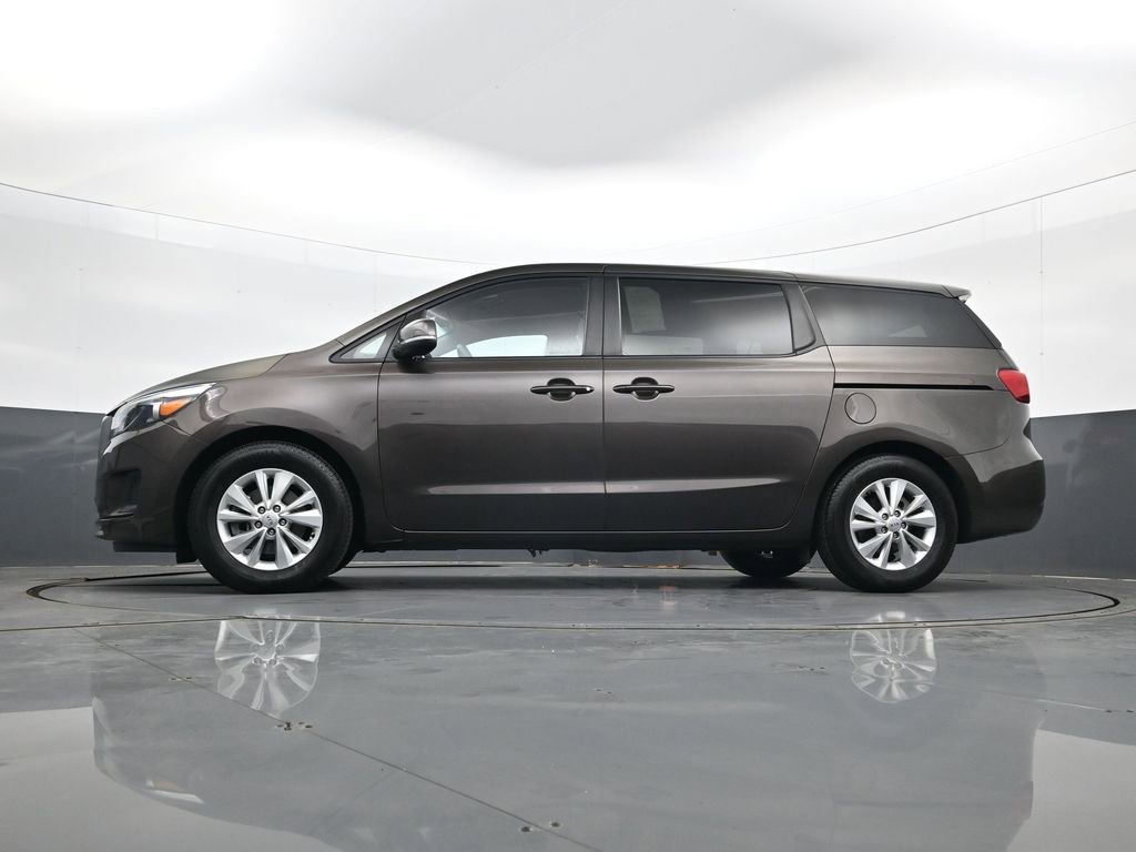 Used 2017 Kia Sedona LX image 29
