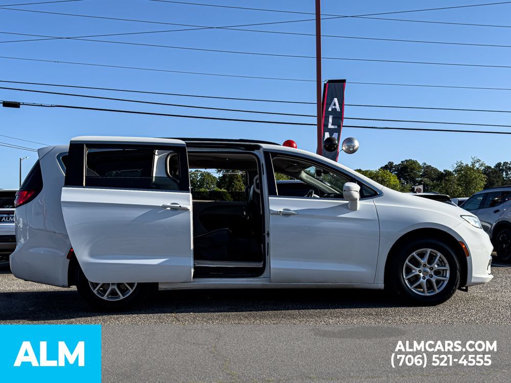 Used 2022 Chrysler Pacifica Touring-L FWD image 8