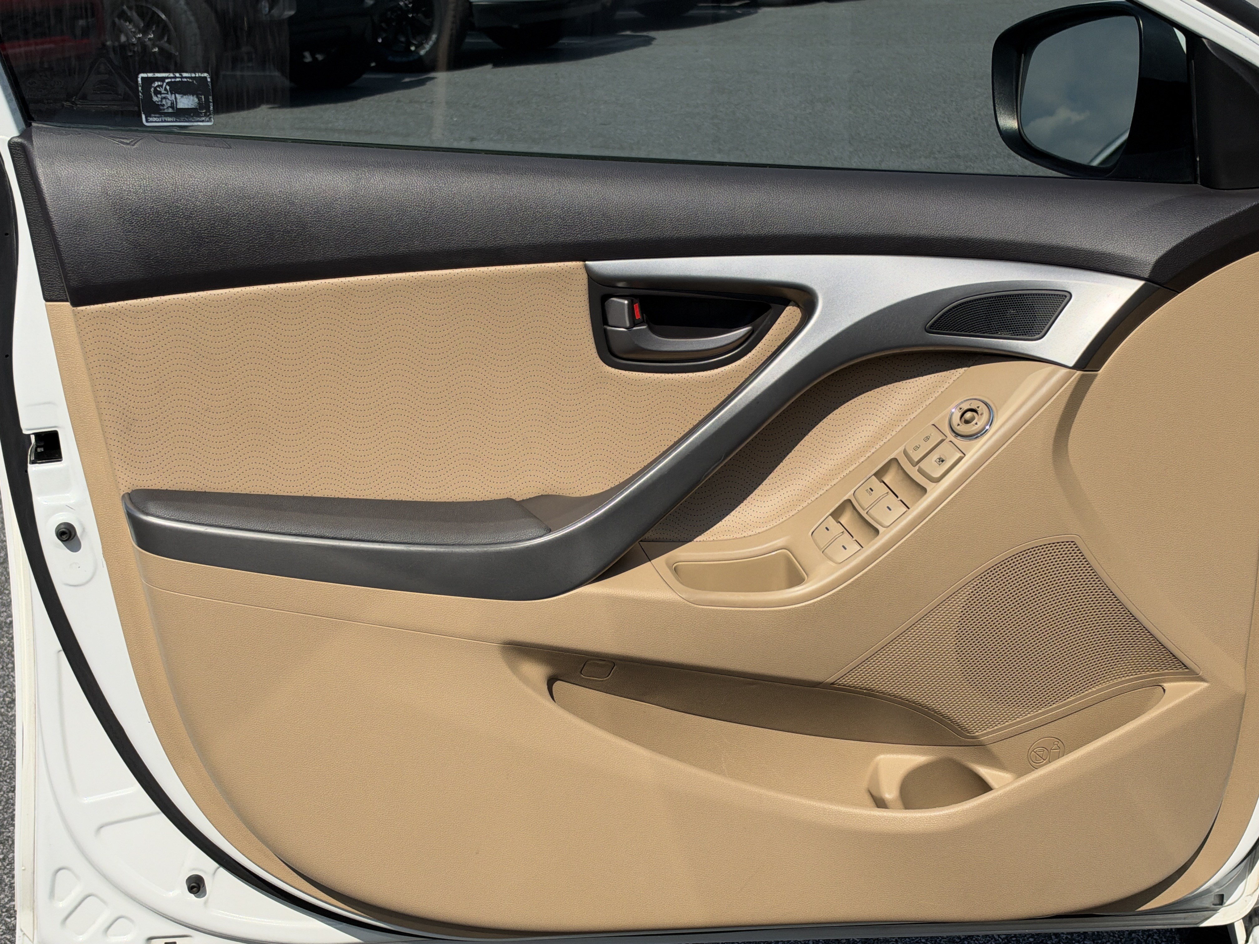 Used 2012 Hyundai Elantra Limited FWD image 12