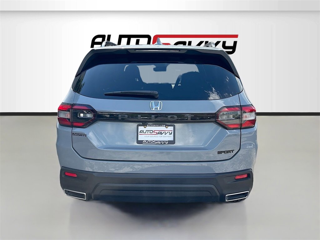 Used 2024 Honda Pilot Sport image 6