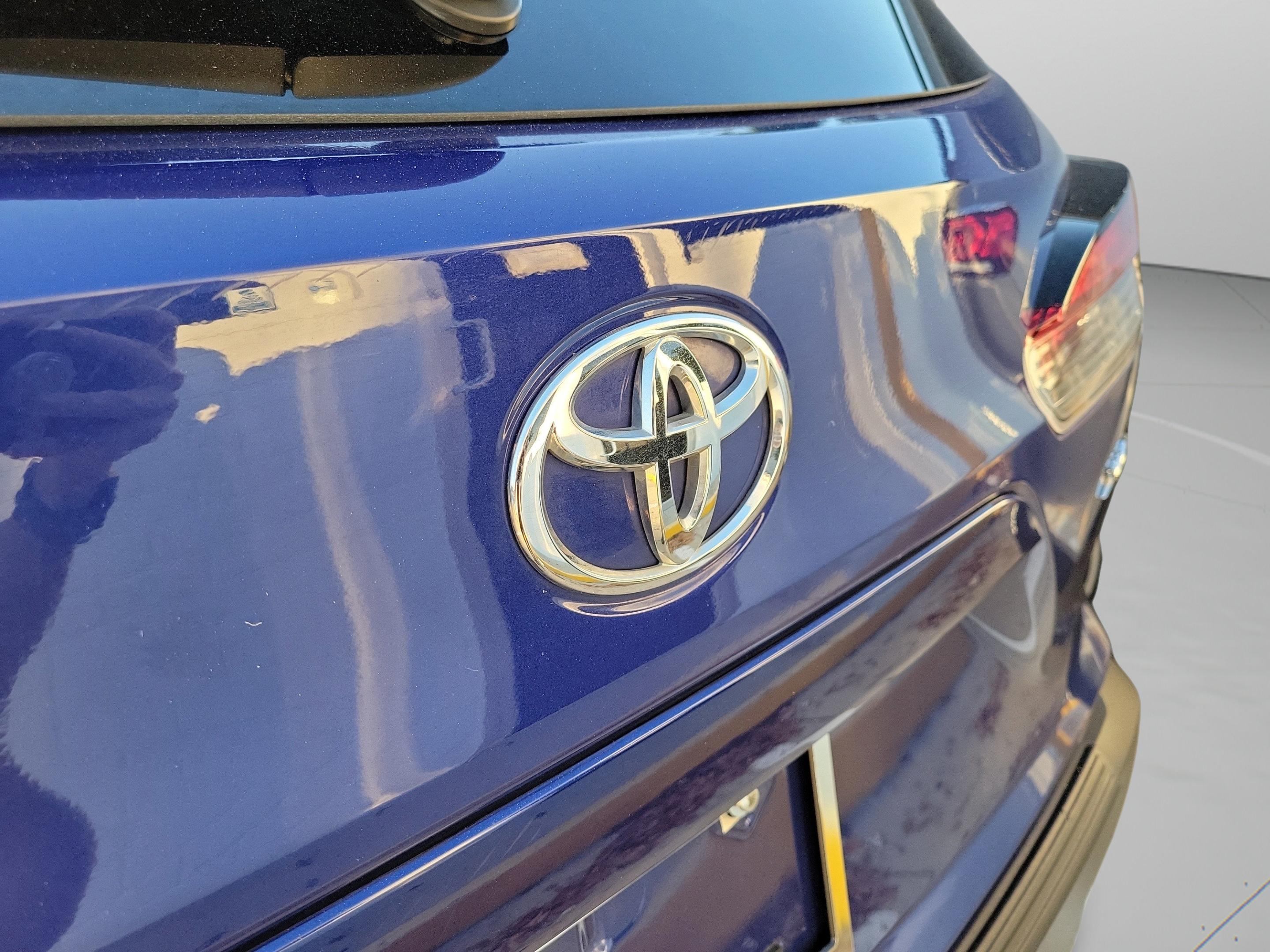 Used 2024 Toyota Corolla Cross XLE FWD image 30