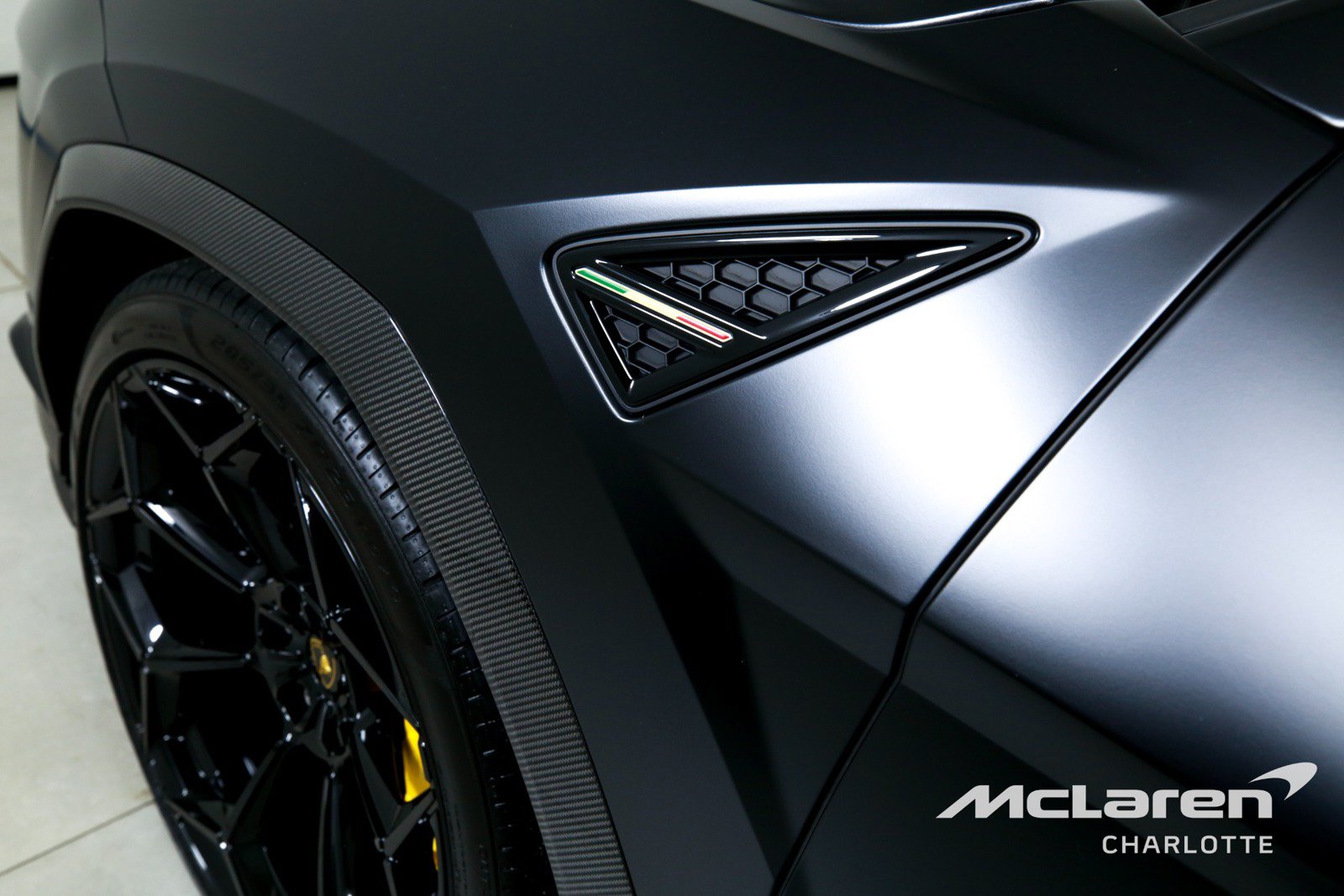 Used 2024 Lamborghini Urus Performante AWD/4WD image 39