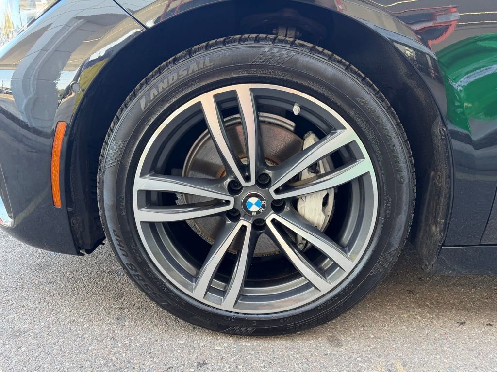 Used 2022 BMW 740i xDrive w/ M Sport Package image 9